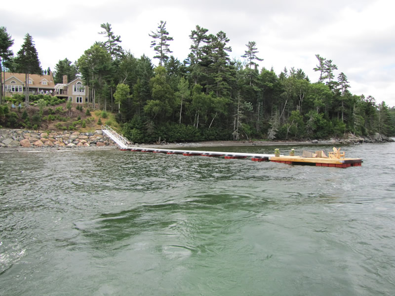 Fully installed floating walkway