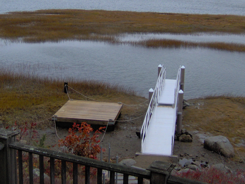 Aluminum pier and gangway