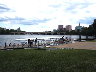 Rowers carrying a skull, showing stability of float.